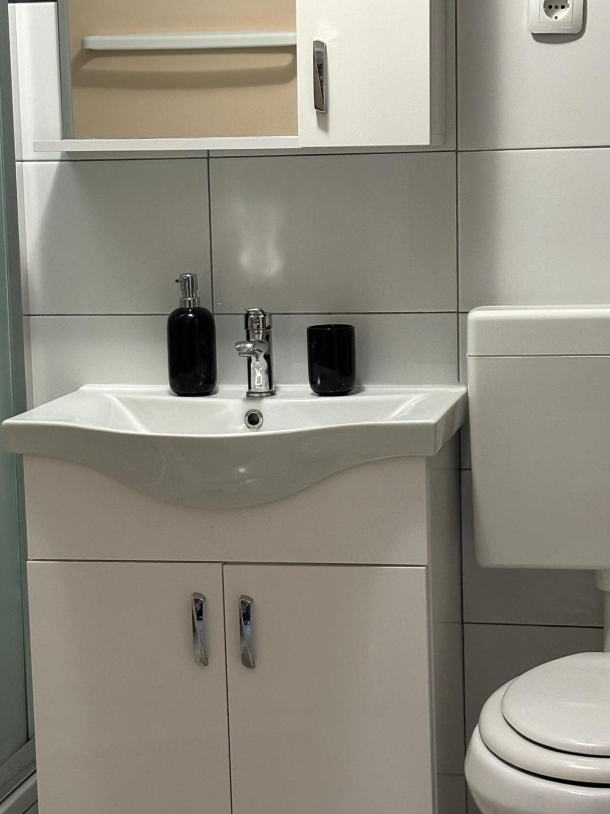 Apartmani Bosnjak Starigrad Paklenica Kamer foto
