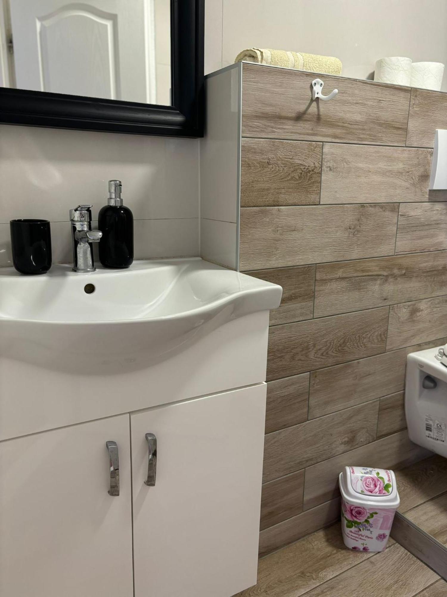 Apartmani Bosnjak Starigrad Paklenica Kamer foto