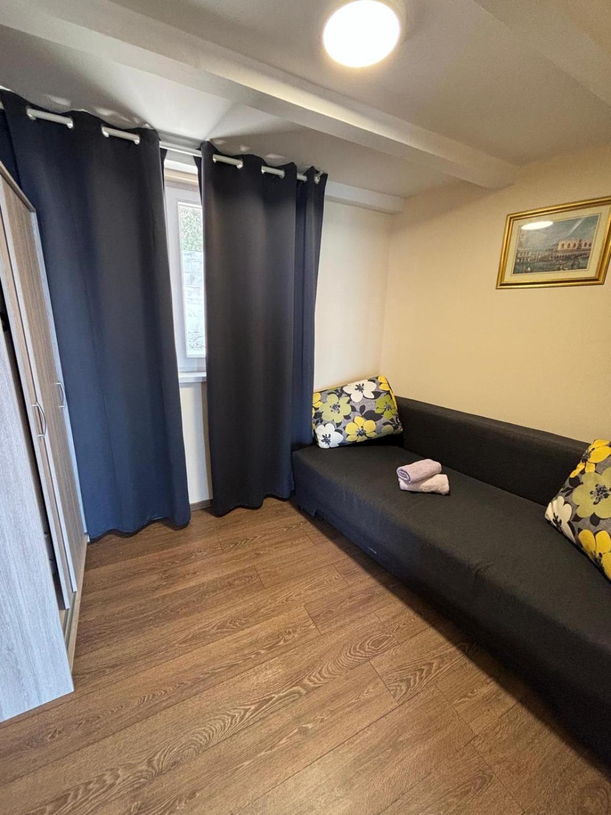 Apartmani Bosnjak Starigrad Paklenica Kamer foto