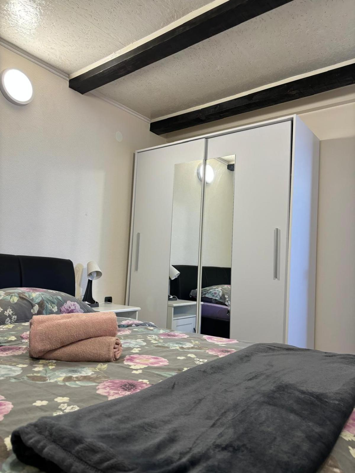 Apartmani Bosnjak Starigrad Paklenica Kamer foto